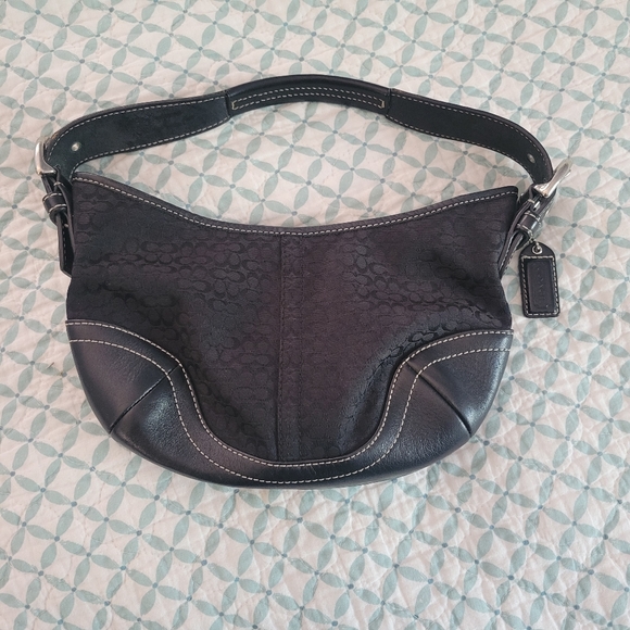 Coach Handbags - Vintage Coach💀 Small C hobo